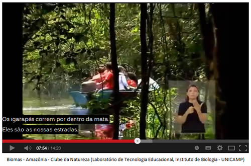 Vídeo sobre a Amazônia apresentado juntamente com uma intérprete de Libras